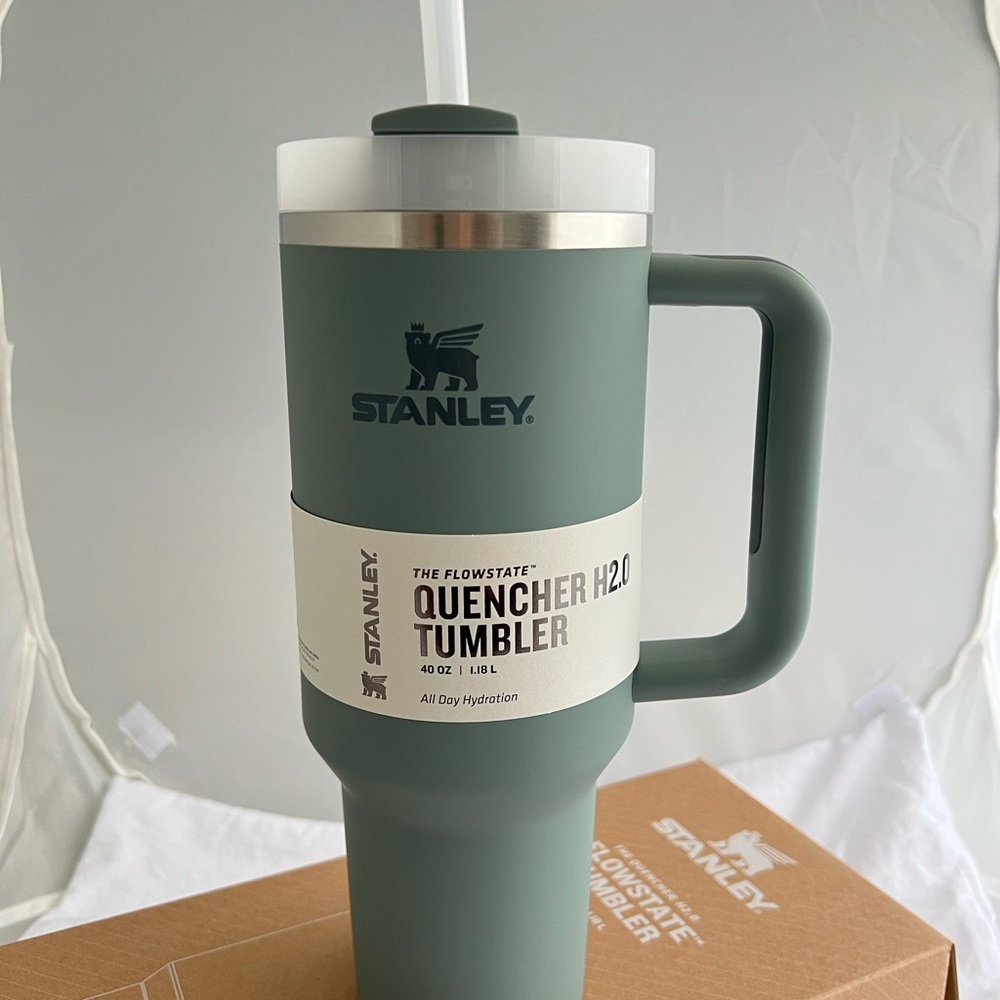 Stanley Quencher flowstate 40oz Shale Tumbler